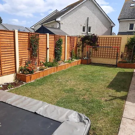 Spacious 2 Bedroom 10 Min To Dublin Airport *