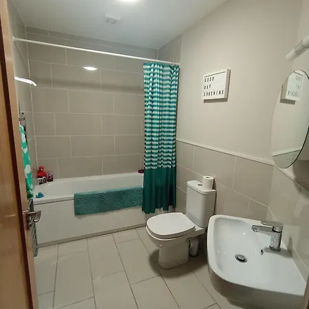 Dom wakacyjny Spacious 2 Bedroom 10 Min To Dublin Airport